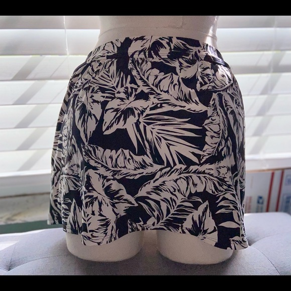 Catalina women’s skirted bottom swimwear - Picture 1 of 9